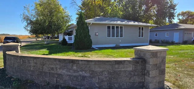 $249,000 | 313 3rd Avenue North, Emmons, MN 56029