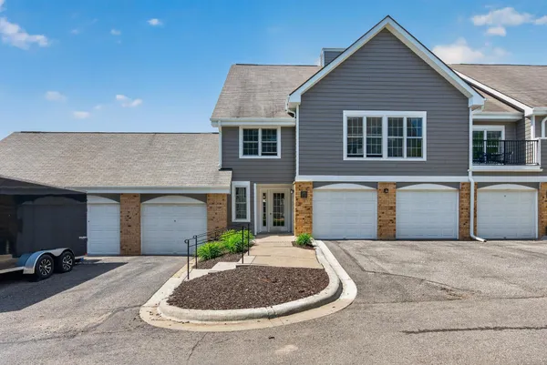 $224,900 | 5988 Chasewood Parkway, Unit 1, Minnetonka, MN 55343