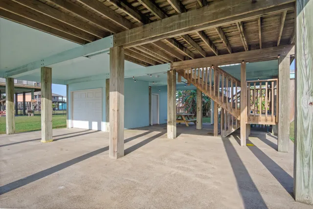 $465,000 | 836 Eastview, Crystal Beach, TX 77650