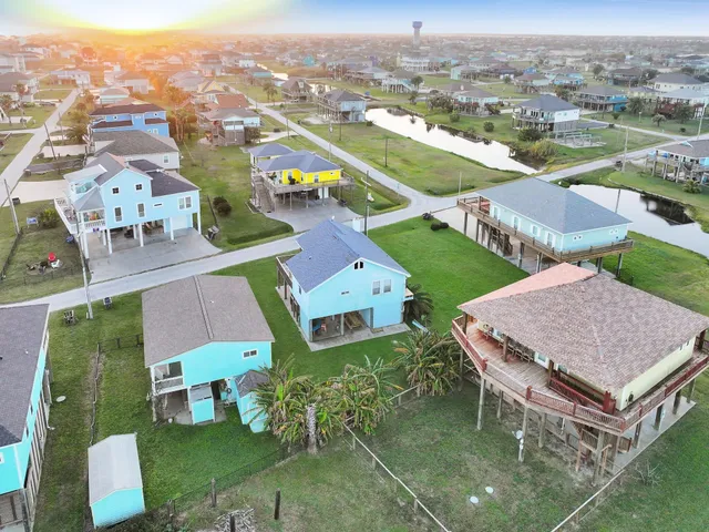 $465,000 | 836 Eastview, Crystal Beach, TX 77650