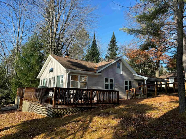 $489,900 | 13763 Lake Shore Lane, Mountain, WI 54149