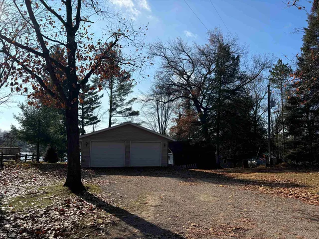 $489,900 | 13763 Lake Shore Lane, Mountain, WI 54149