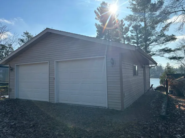 $489,900 | 13763 Lake Shore Lane, Mountain, WI 54149