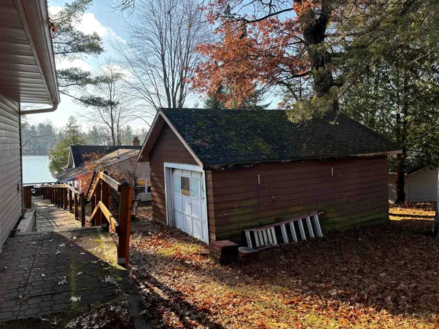 $489,900 | 13763 Lake Shore Lane, Mountain, WI 54149