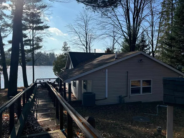 $489,900 | 13763 Lake Shore Lane, Mountain, WI 54149