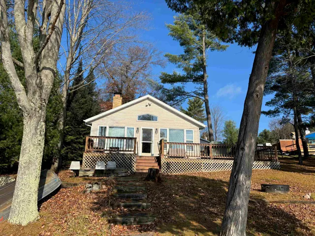 $489,900 | 13763 Lake Shore Lane, Mountain, WI 54149