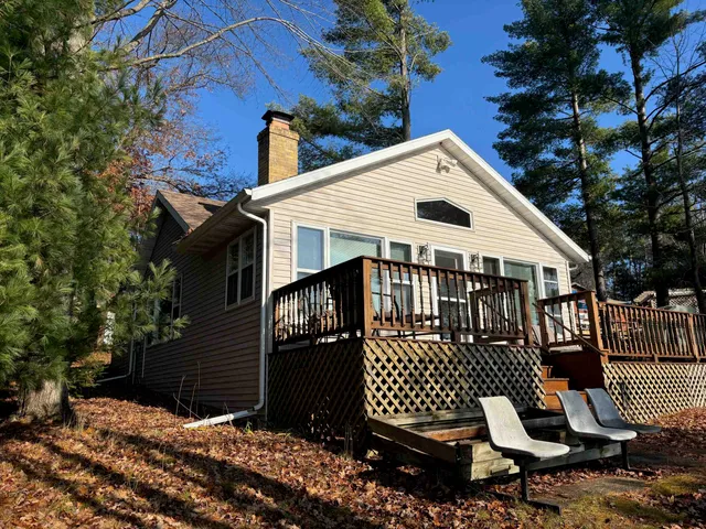 $489,900 | 13763 Lake Shore Lane, Mountain, WI 54149