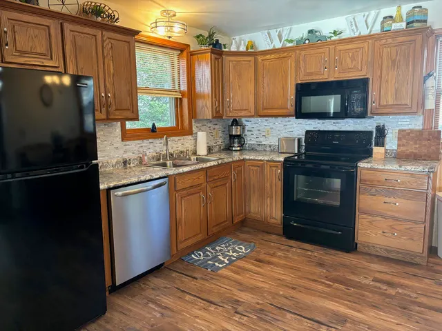 $489,900 | 13763 Lake Shore Lane, Mountain, WI 54149