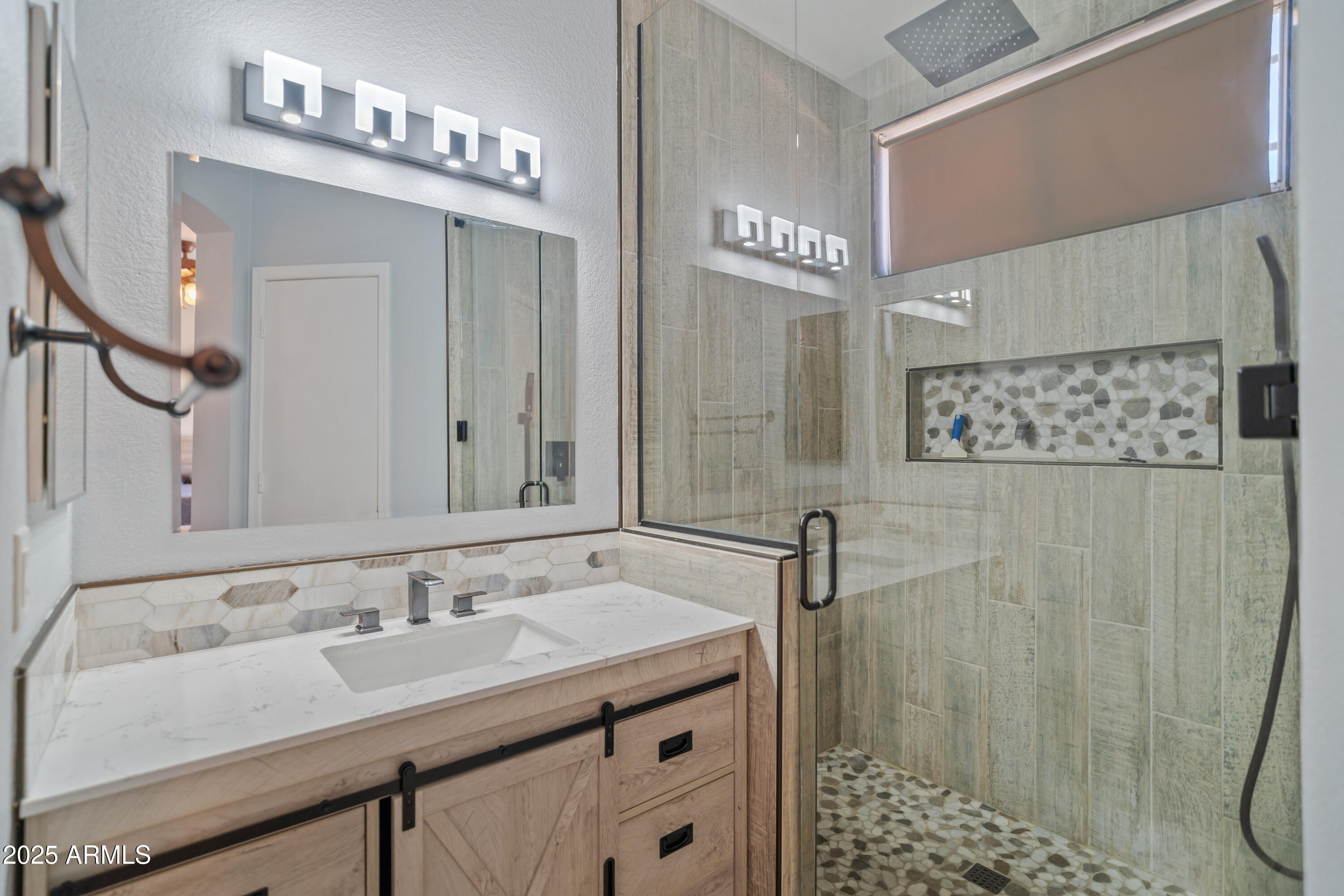 625 North Hamilton Street, Unit 41 Chandler, AZ 85225 - Photo 19 of 25 a bathroom with a sink and a mirror