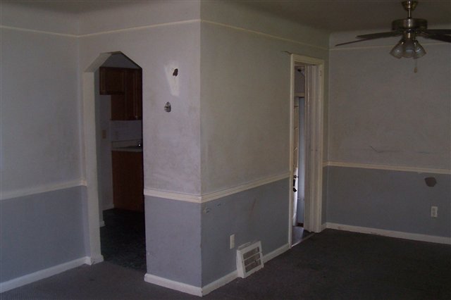 22770 David Eastpointe, MI 48021 - Photo 3 of 7 31058031-2.JPG