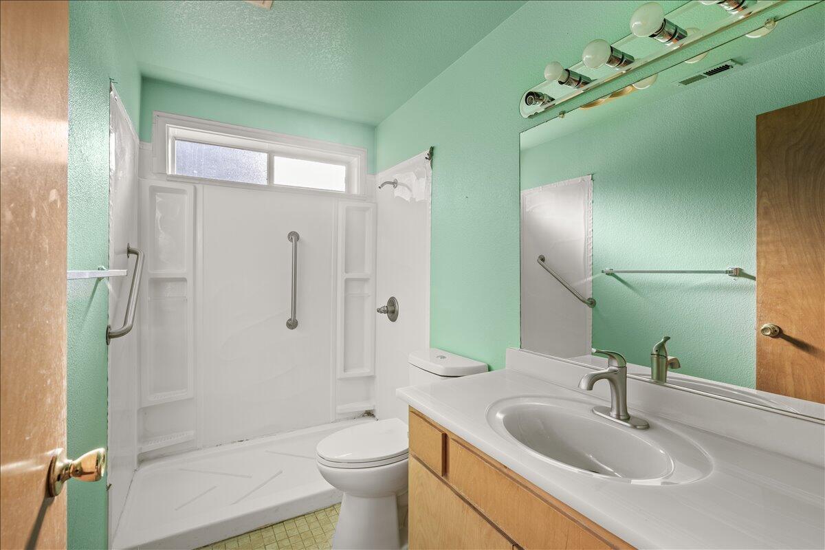 338 Joseph Street Central Point, OR 97502 - Photo 10 of 17 11-CI_4449