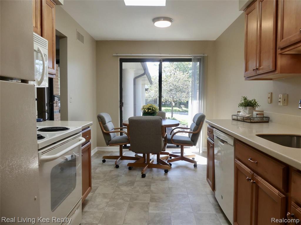 964 Wexford Way Rochester Hills, MI 48307 - Photo 4 of 25