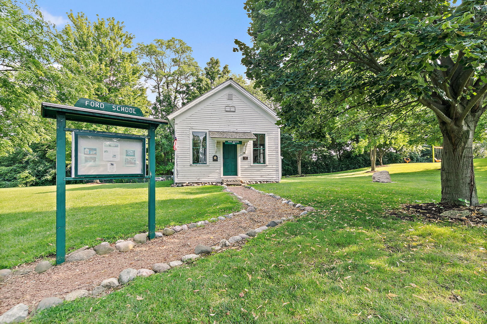 308 Ramble Road Lake In The Hills, IL 60156 - Photo 23 of 27 Gallery Image 23