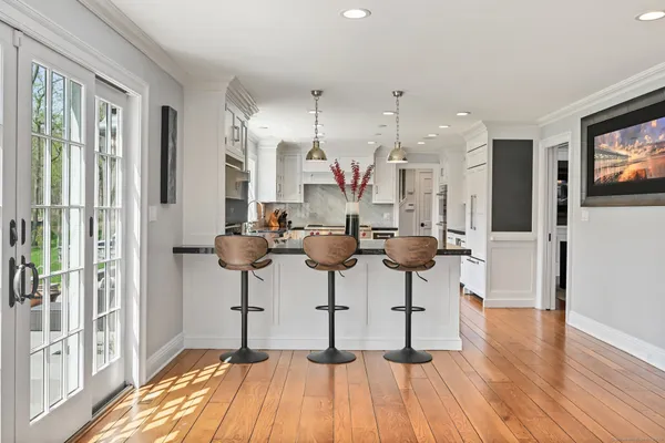 $4,500,000 | 33 Cliffdale Road, Greenwich, CT 06831