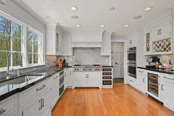 $4,500,000 | 33 Cliffdale Road, Greenwich, CT 06831