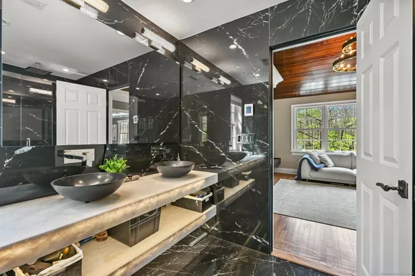 $4,500,000 | 33 Cliffdale Road, Greenwich, CT 06831
