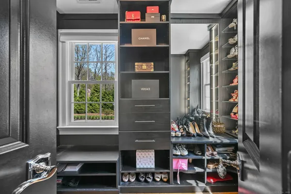 $4,500,000 | 33 Cliffdale Road, Greenwich, CT 06831