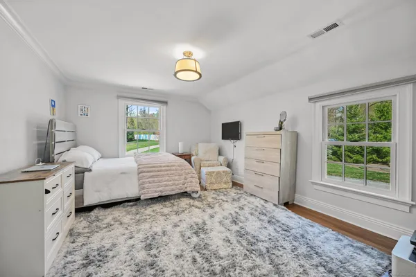 $4,500,000 | 33 Cliffdale Road, Greenwich, CT 06831