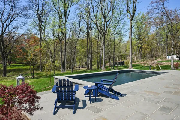 $4,500,000 | 33 Cliffdale Road, Greenwich, CT 06831