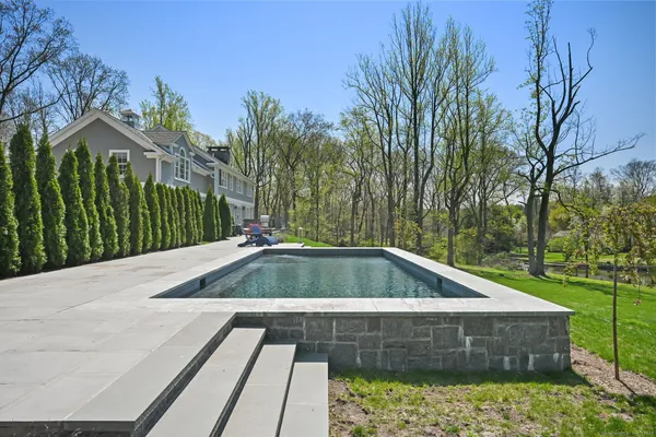 $4,500,000 | 33 Cliffdale Road, Greenwich, CT 06831