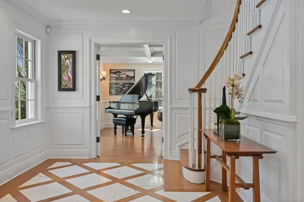 $4,500,000 | 33 Cliffdale Road, Greenwich, CT 06831