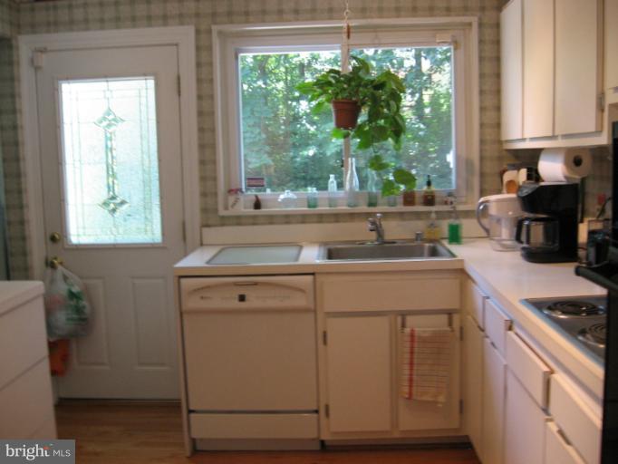 5908 Greentree Road Bethesda, MD 20817 - Photo 11 of 19 Kitchen