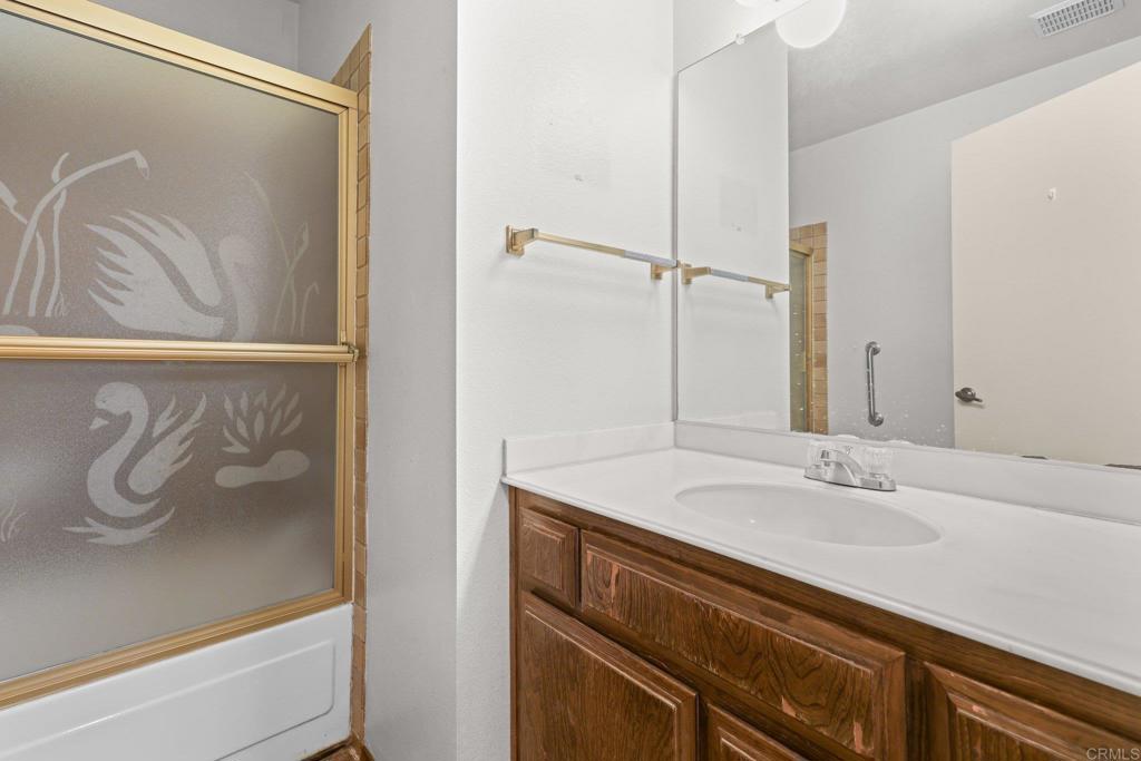 10527 Moorpark Street Spring Valley, CA 91978 - Photo 31 of 42 full bath 3