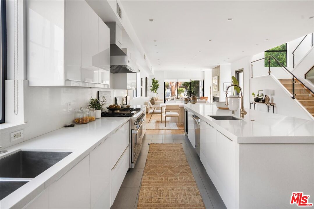 616 North Fuller Avenue Los Angeles, CA 90036 - Photo 13 of 68