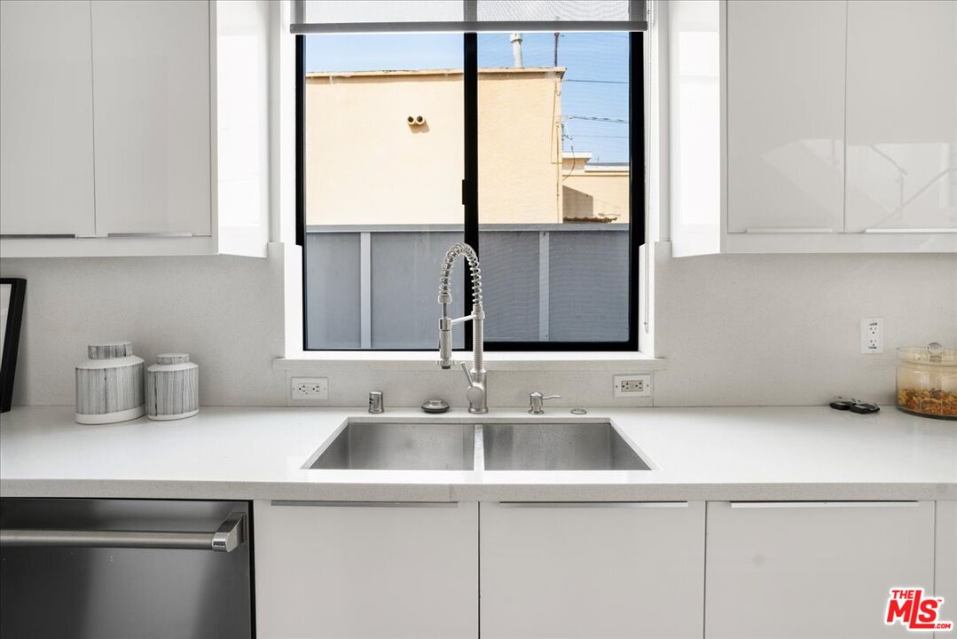 616 North Fuller Avenue Los Angeles, CA 90036 - Photo 15 of 68