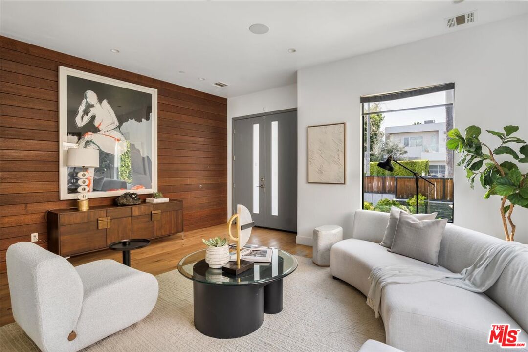 616 North Fuller Avenue Los Angeles, CA 90036 - Photo 3 of 68