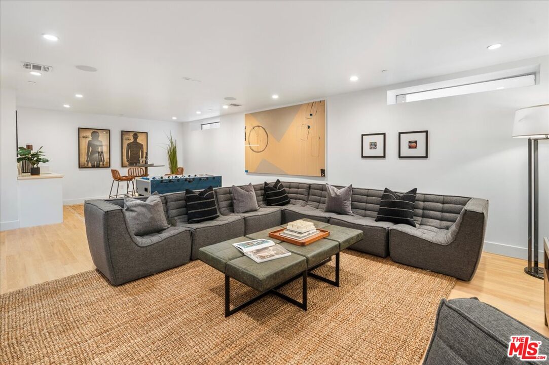 616 North Fuller Avenue Los Angeles, CA 90036 - Photo 35 of 68