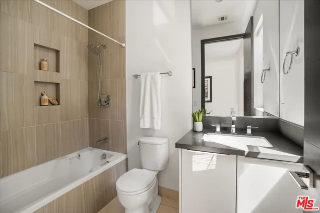 $15,995 | 616 North Fuller Avenue, Los Angeles, CA 90036