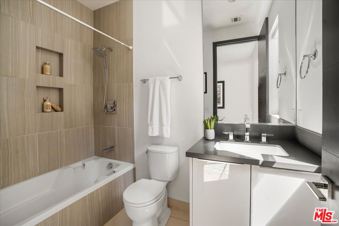 616 North Fuller Avenue Los Angeles, CA 90036 - Photo 8 of 68