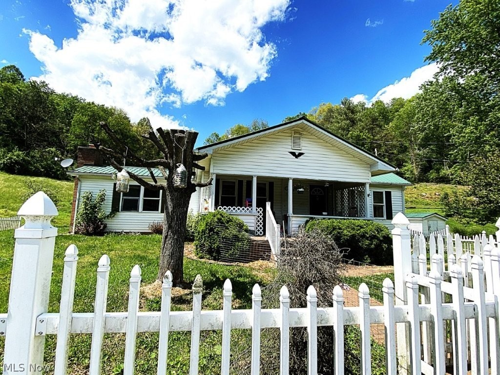 2174 Middle Fork Road Reedy, WV 25270 - Photo 4 of 50