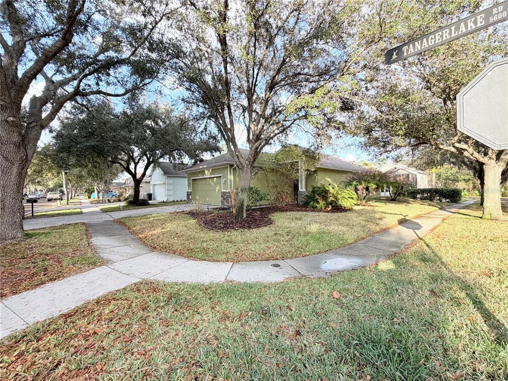 5634 Tanagerlake Road Lithia, FL 33547 - Photo 3 of 46