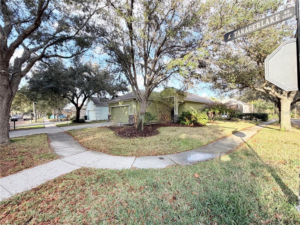 5634 Tanagerlake Road Lithia, FL 33547 - Photo 4 of 46