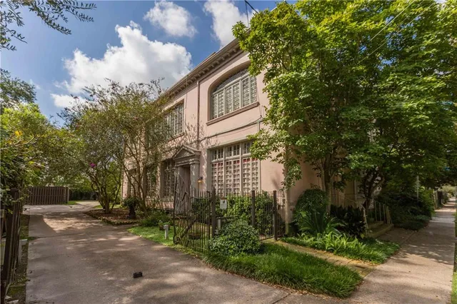 $1,700 | 2828 Camp Street, Unit 7, New Orleans, LA 70115