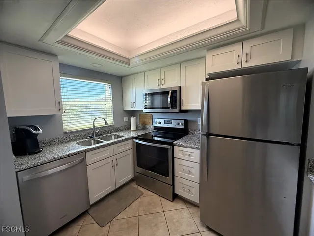 a view of a livingroom and dining room
