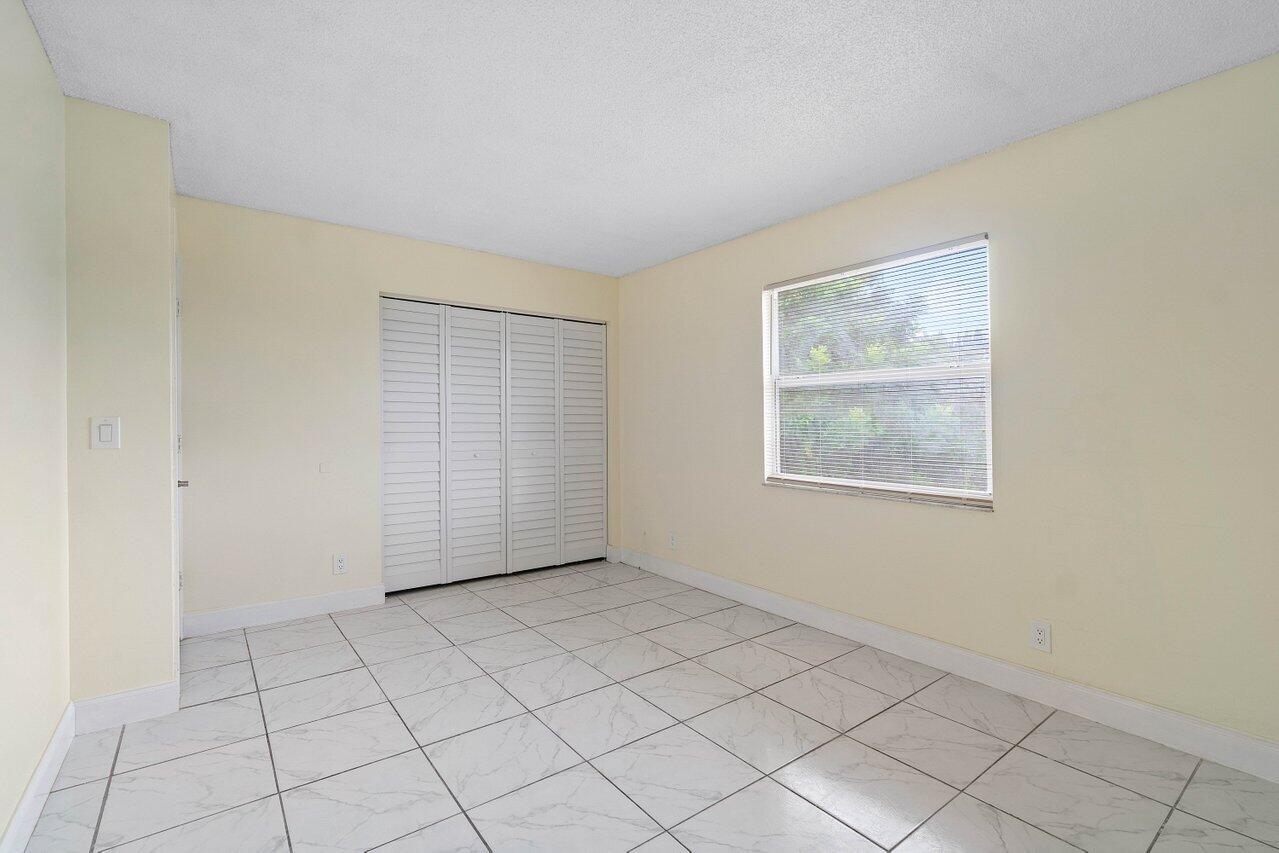 4094 Kirk Road Lake Worth, FL 33461 - Photo 12 of 22 012-4094KirkRoad-LakeWorth-FL-33461-SMAL