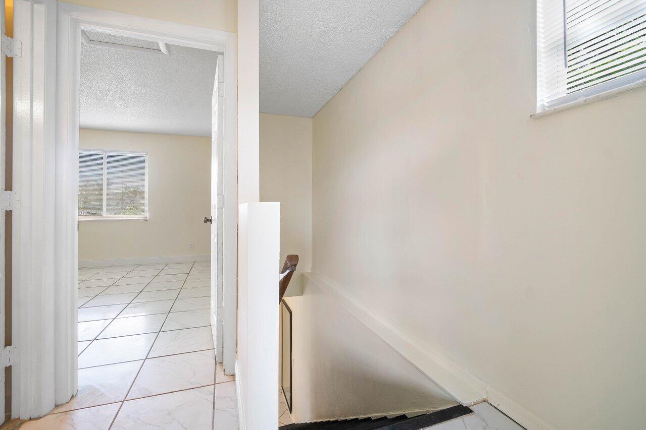 4094 Kirk Road Lake Worth, FL 33461 - Photo 14 of 22 014-4094KirkRoad-LakeWorth-FL-33461-SMAL