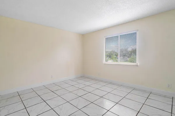 $2,200 | 4094 Kirk Road, Lake Worth, FL 33461