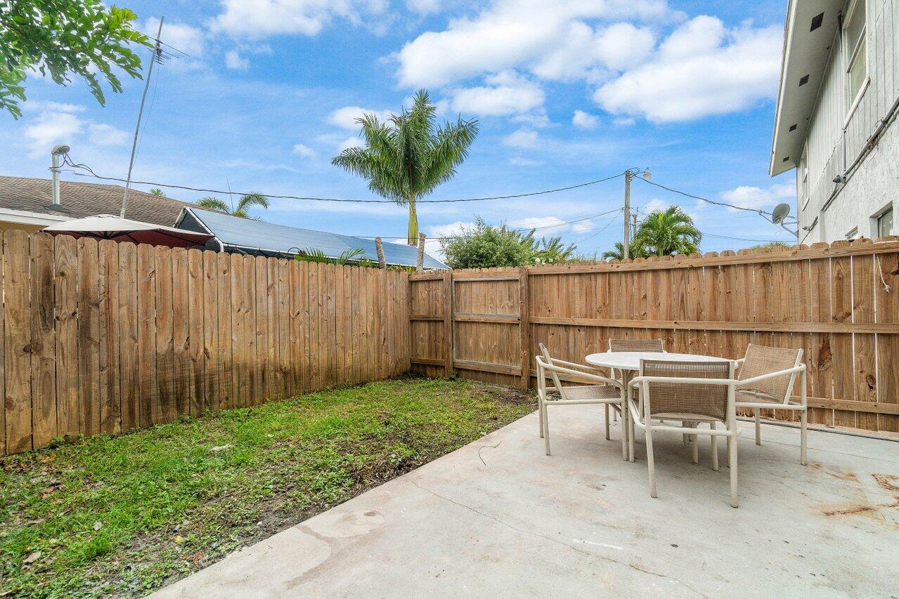 4094 Kirk Road Lake Worth, FL 33461 - Photo 20 of 22 020-4094KirkRoad-LakeWorth-FL-33461-SMAL