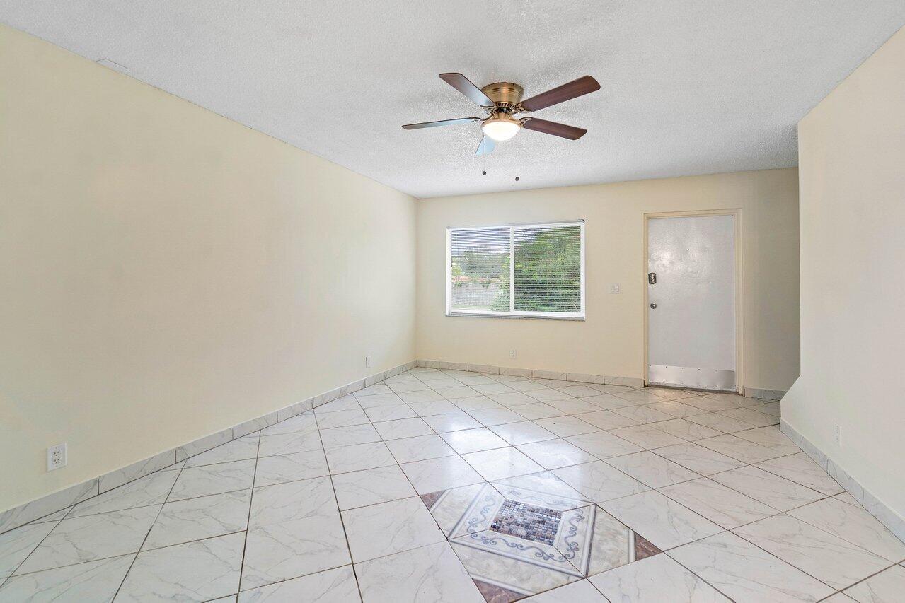 4094 Kirk Road Lake Worth, FL 33461 - Photo 5 of 22 005-4094KirkRoad-LakeWorth-FL-33461-SMAL