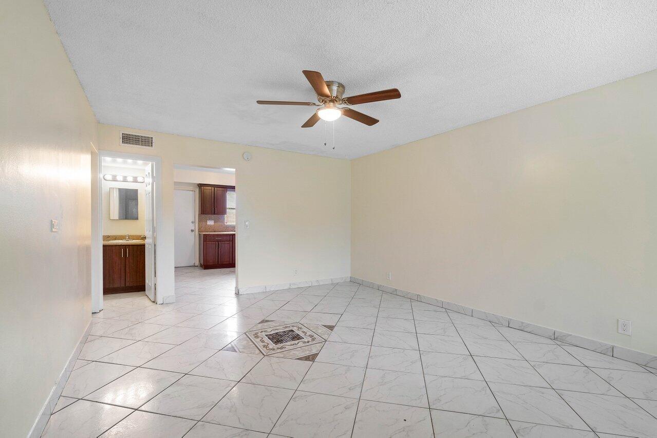 4094 Kirk Road Lake Worth, FL 33461 - Photo 6 of 22 006-4094KirkRoad-LakeWorth-FL-33461-SMAL