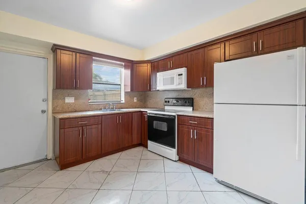 $2,200 | 4094 Kirk Road, Lake Worth, FL 33461