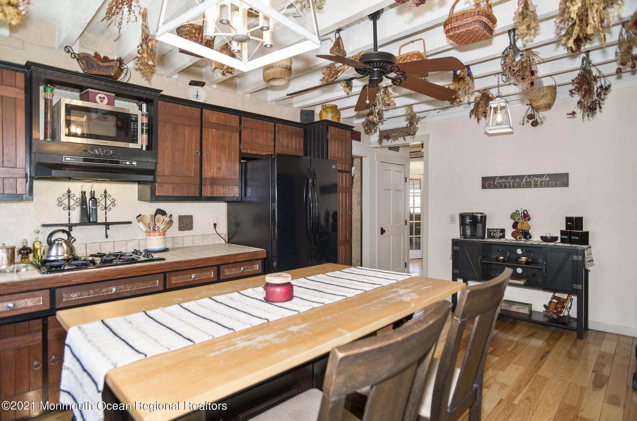 511 Cerrina Road Jackson, NJ 08527 - Photo 18 of 46 a kitchen with a table chairs stove and refrigerator