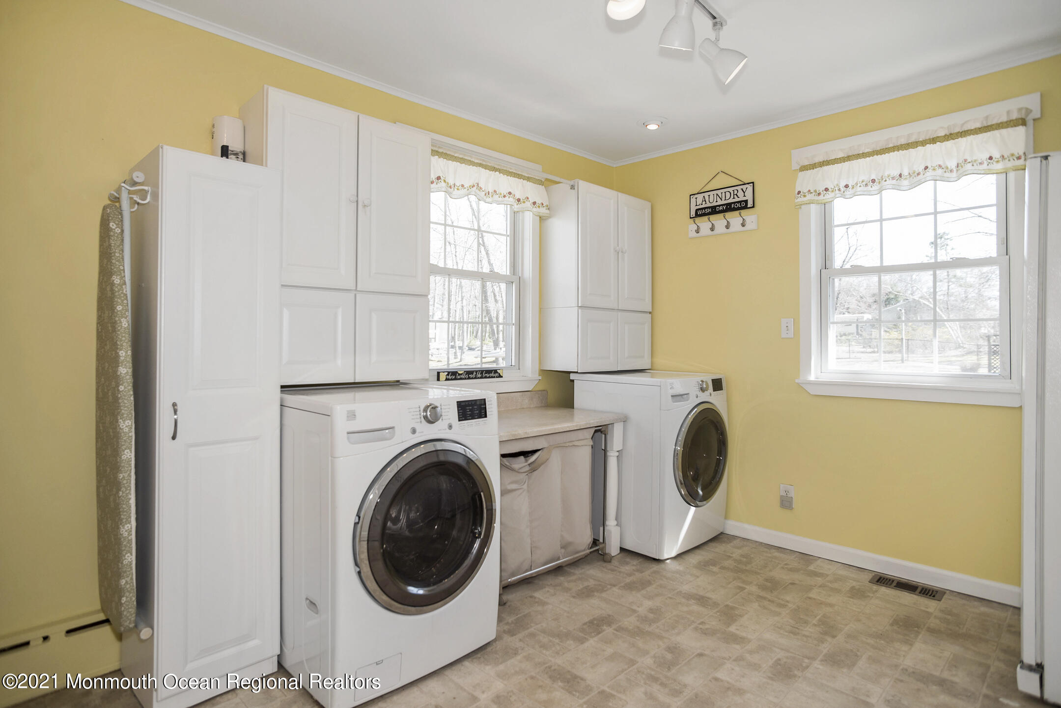 511 Cerrina Road Jackson, NJ 08527 - Photo 24 of 46 a view of a kitchen with washer and dryer