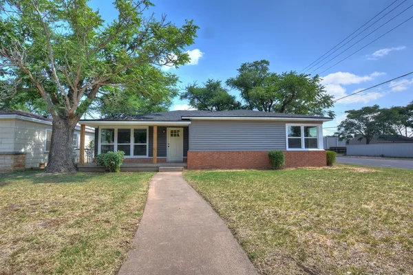 $1,600 | 3802 25th Street, Lubbock, TX 79410