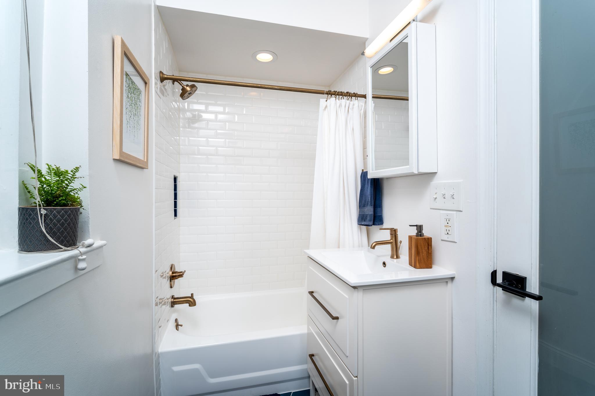 207 R Street Northwest, Unit 5 Washington, DC 20001 - Photo 19 of 22