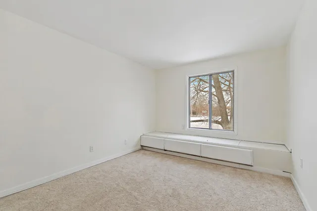 $175,000 | 4602 Northfox Lane, Unit 7, McHenry, IL 60050